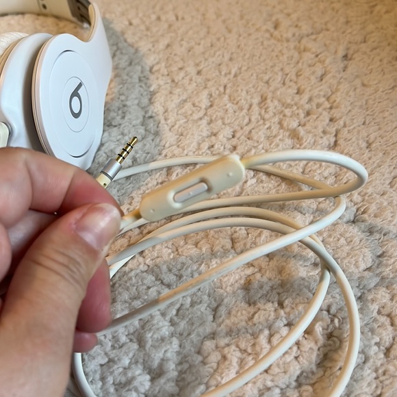 Beats By Dre Solo HD Headphones - Picture 11 of 12